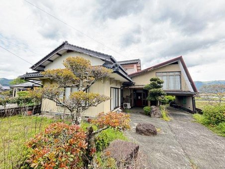 Mt. Aso 9DK Group Villa — 528㎡, Dual Frontage, Caldera Views at ¥8M