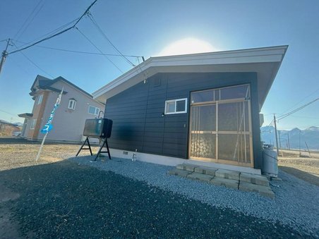 Furano 4LDK Corner Lot — Municipal Sewer, 3-Car Park, 20 Min to Ski Resort